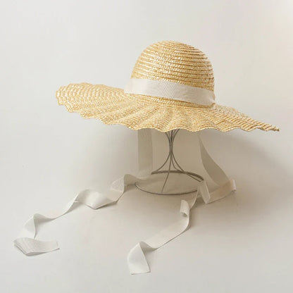 Chapeau de Paille Femme – Bord Large Ondulé avec Cordons