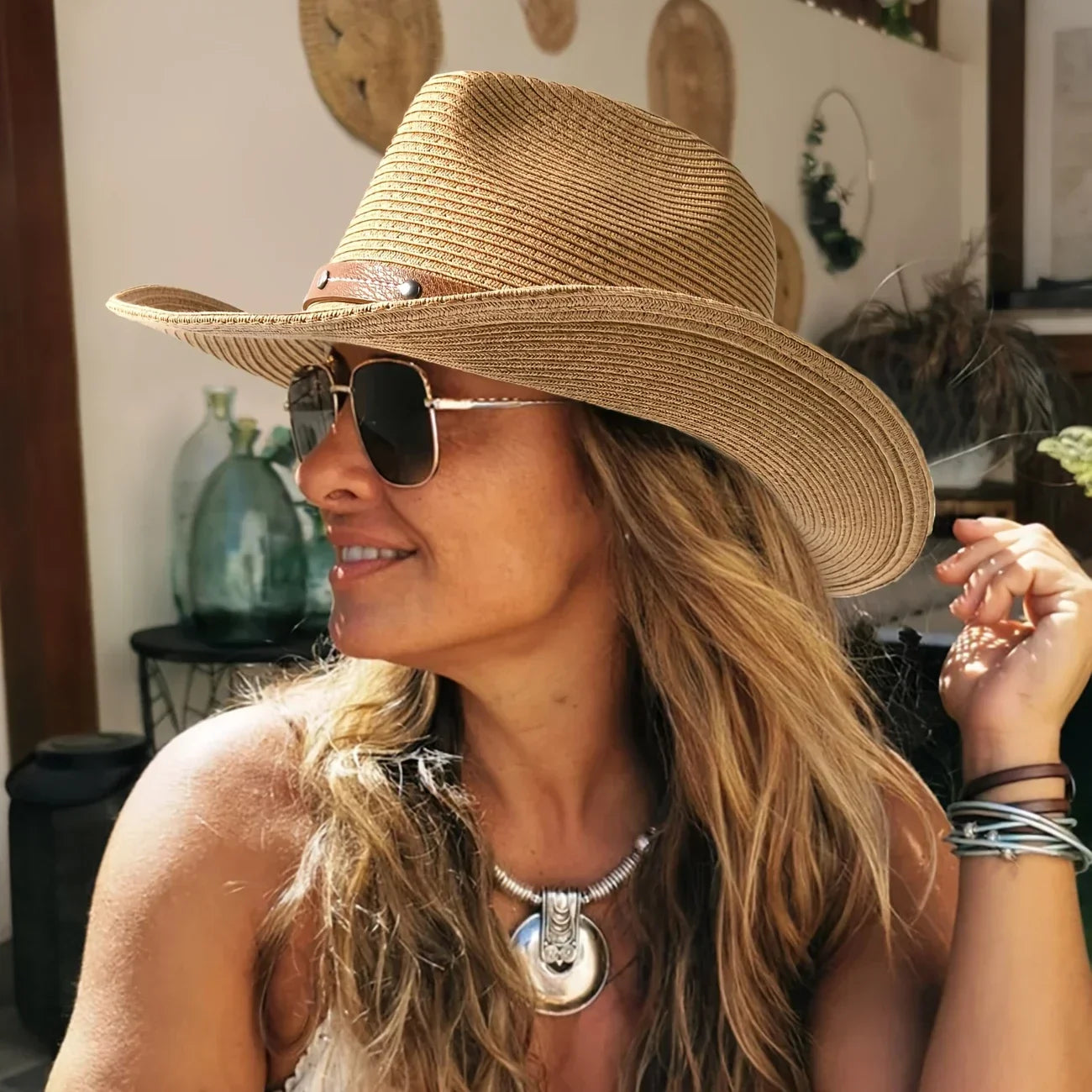 Chapeau Cowboy en Paille – Lanière Cuir
