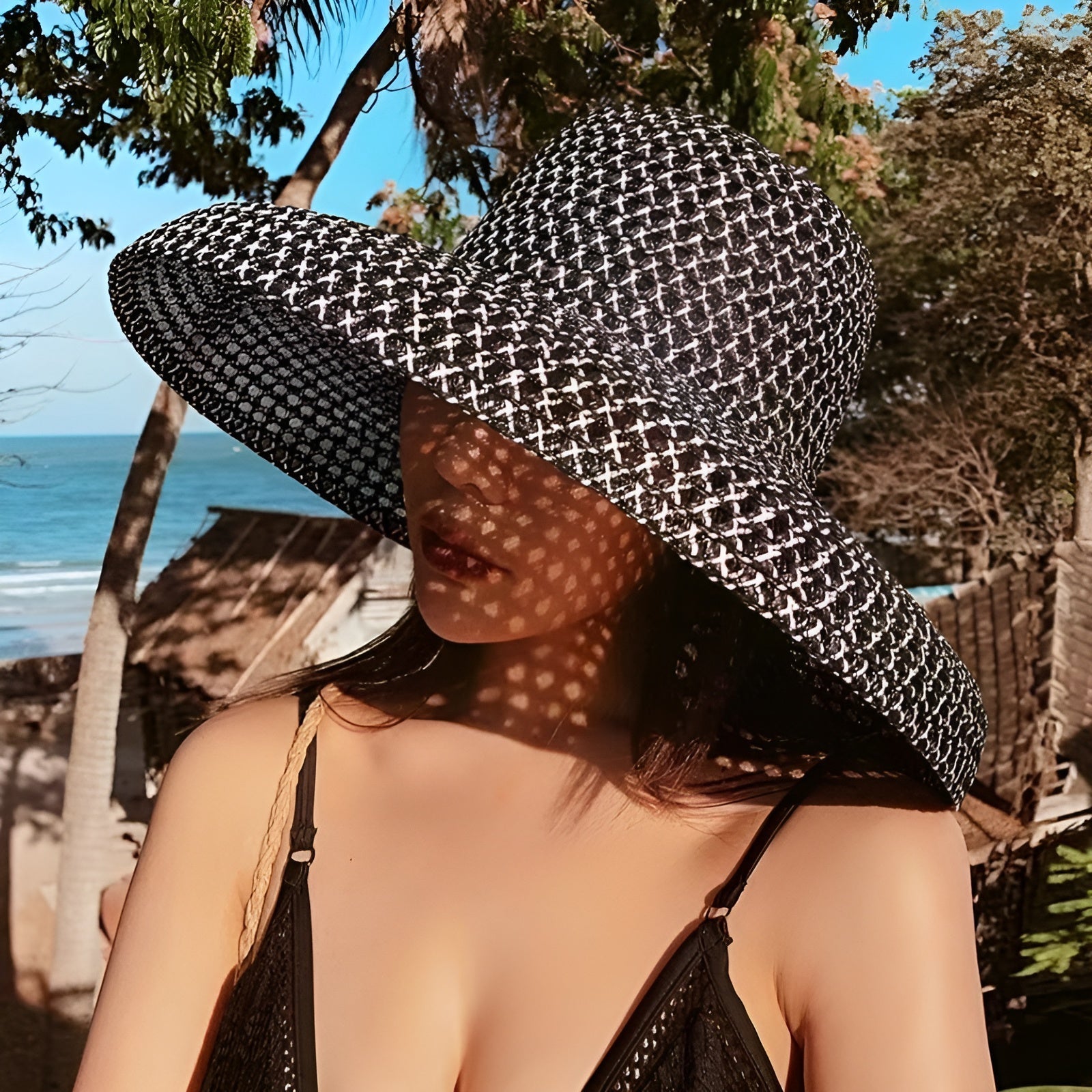 Chapeau de Paille Large – Motif Tressé Original