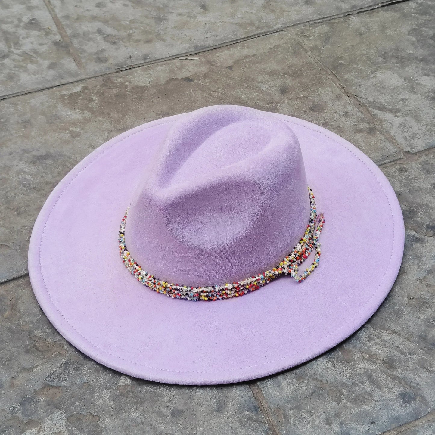 Chapeau Fedora – Texture Suédée avec Cordon Perlé