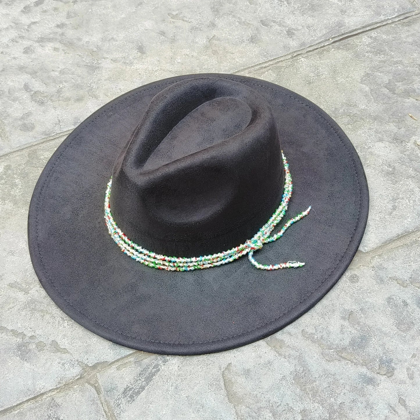 Chapeau Fedora – Texture Suédée avec Cordon Perlé