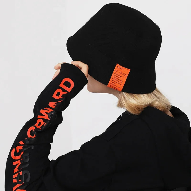 Bob Uni Streetwear – Minimalisme Avec Détail Contrasté