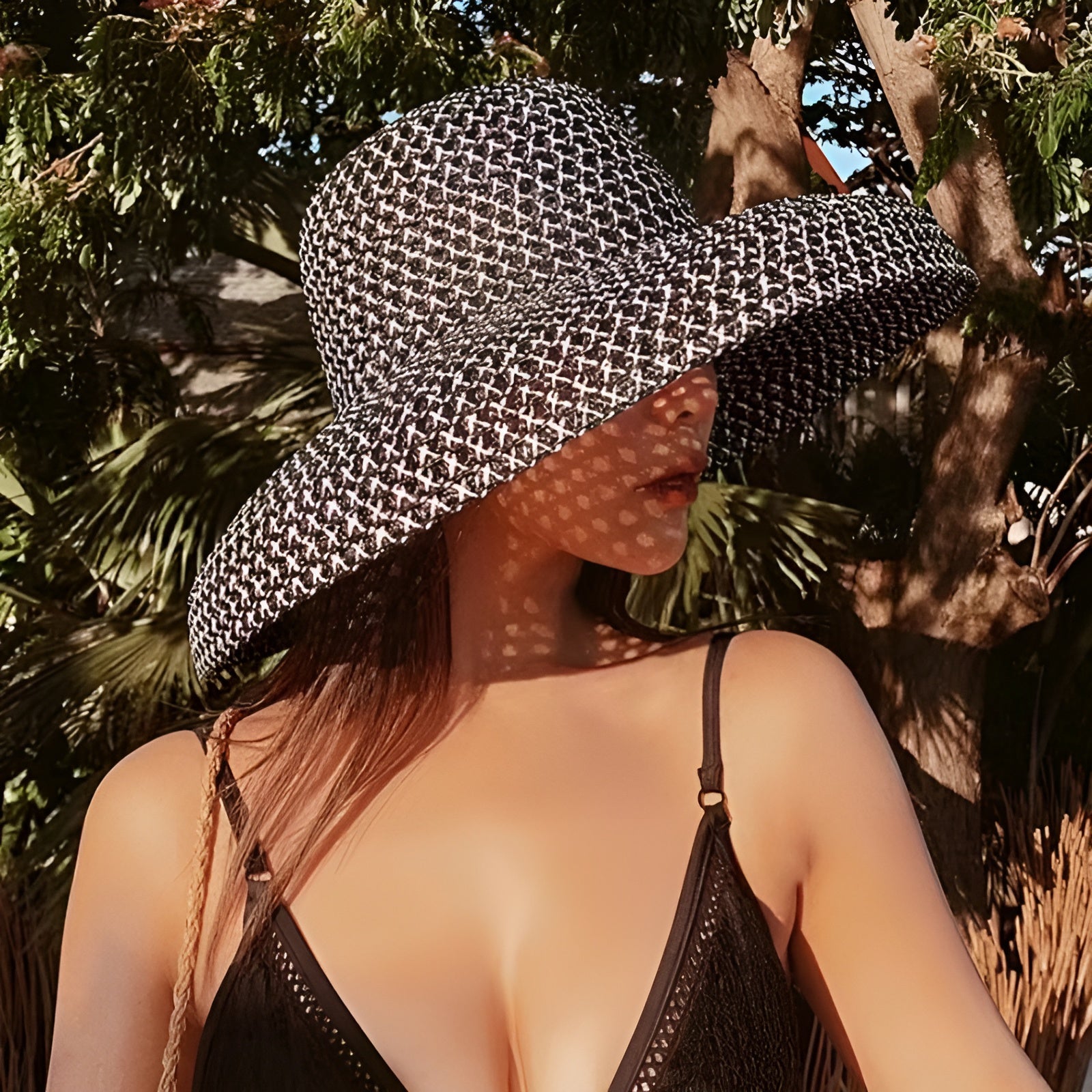 Chapeau de Paille Large – Motif Tressé Original