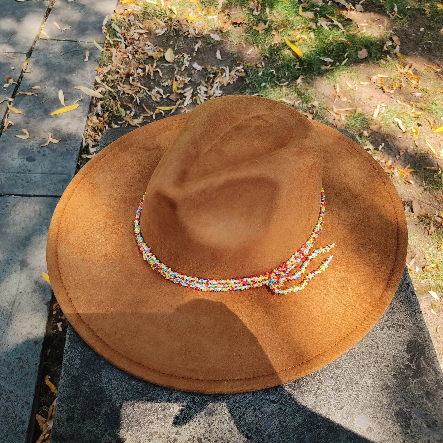 Chapeau Fedora – Texture Suédée avec Cordon Perlé
