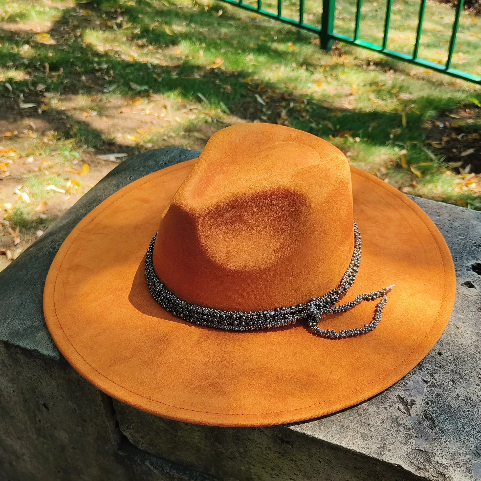Chapeau Fedora – Texture Suédée avec Cordon Perlé